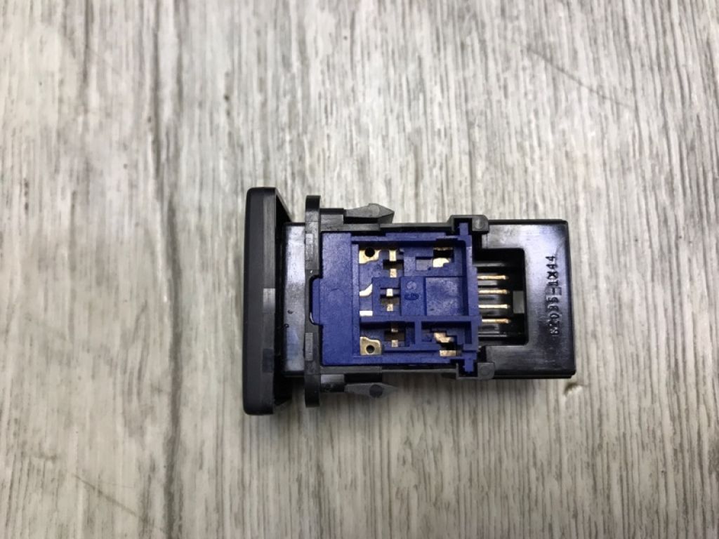 84988-0R070 | Кнопка курсовой устойчивости TOYOTA SIENNA 11-16 - Фото 2