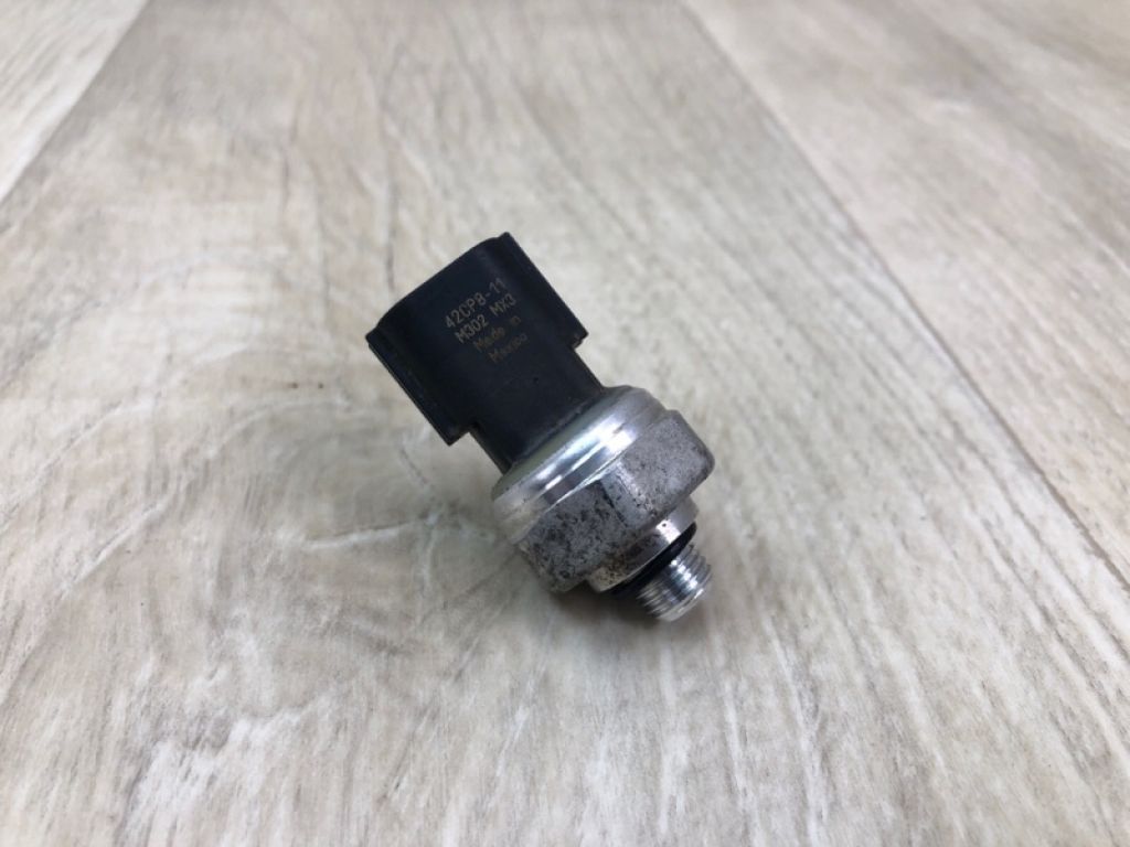 92136EL00A | Датчик тиску кондиціонера NISSAN VERSA B17 11-19