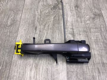 Ручка двері зовнішня задн. лів. TOYOTA SIENNA 11-16