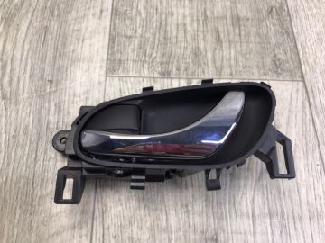 Ручка дверей внутрішня задн. лів. NISSAN X-TRAIL/ROGUE T32 13-20