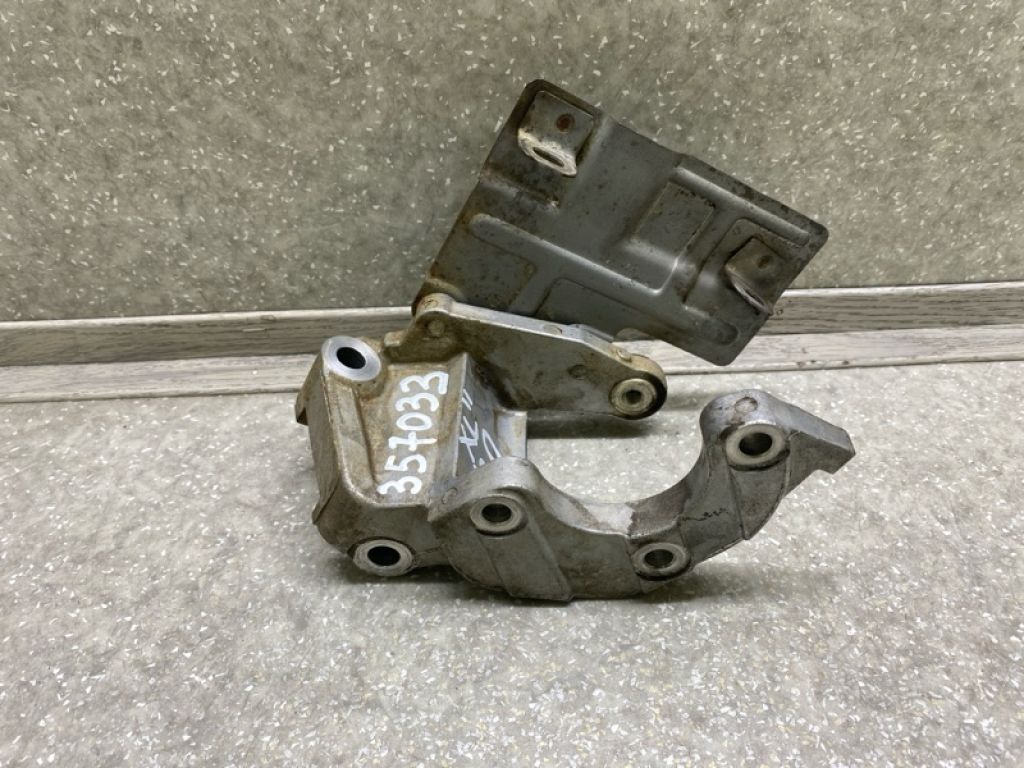 4450A021 | Кронштейн насоса ГУР MITSUBISHI OUTLANDER XL 05-13