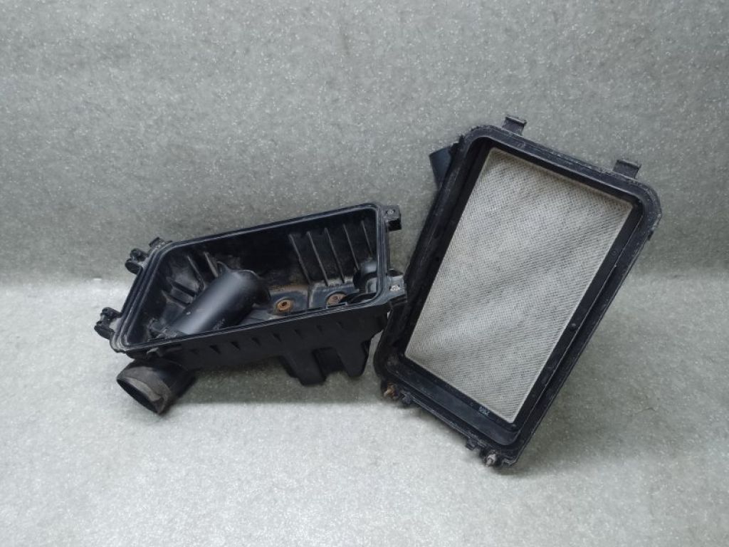 17700-28271 | Корпус повітряного фільтра TOYOTA CAMRY 40 06-11