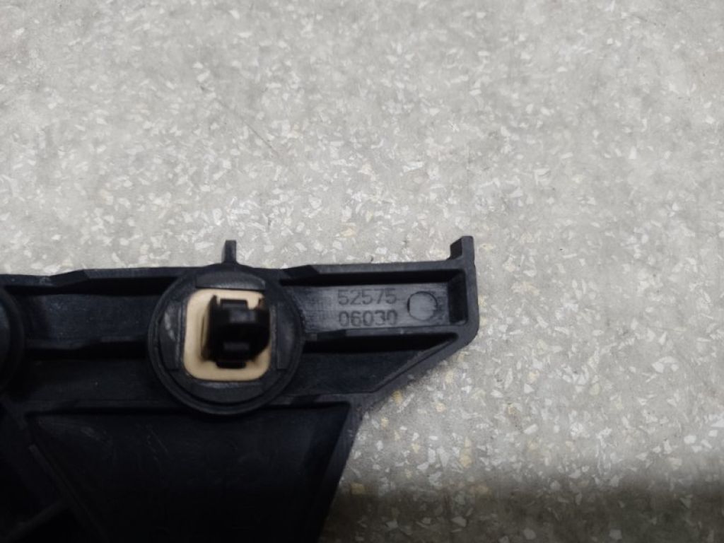 52575-06030 | Кронштейн заднього бампера прав. TOYOTA CAMRY 40 06-11 - Фото 4