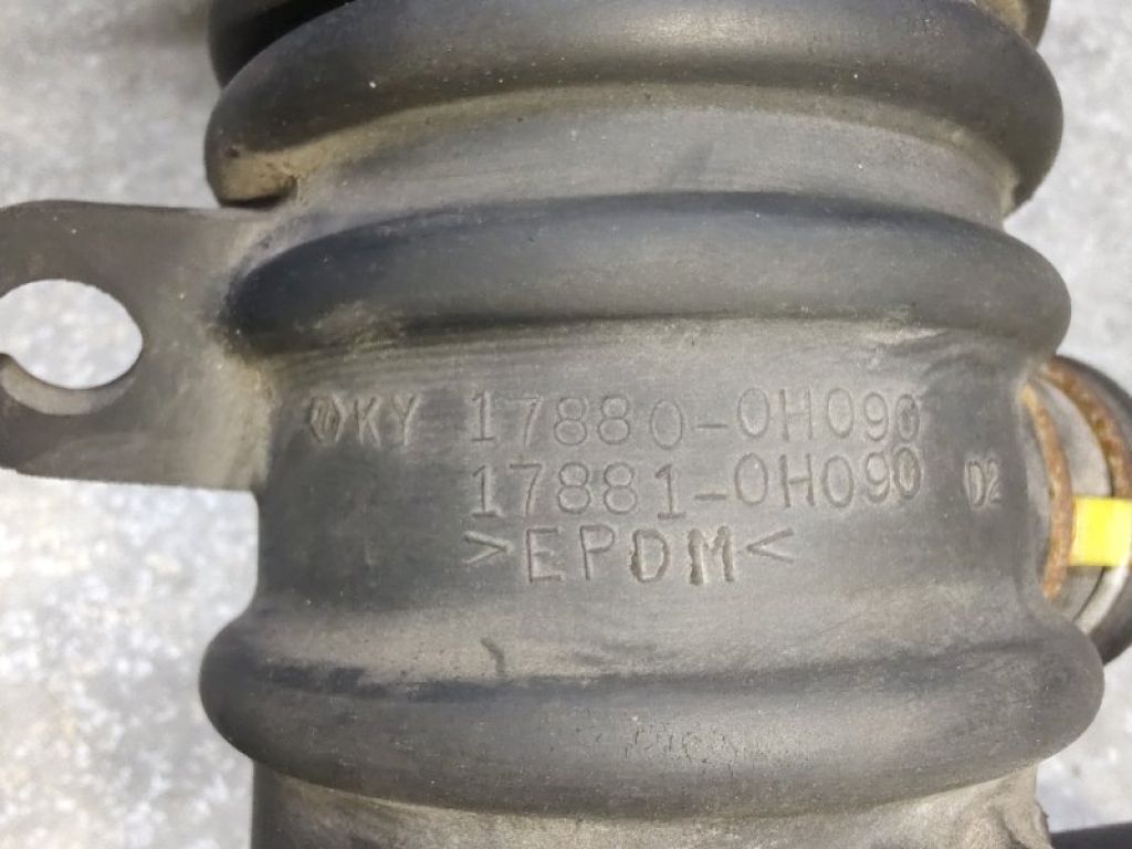 17881-0H090 | патрубок повітряного фільтра TOYOTA CAMRY 40 06-11 - Фото 3