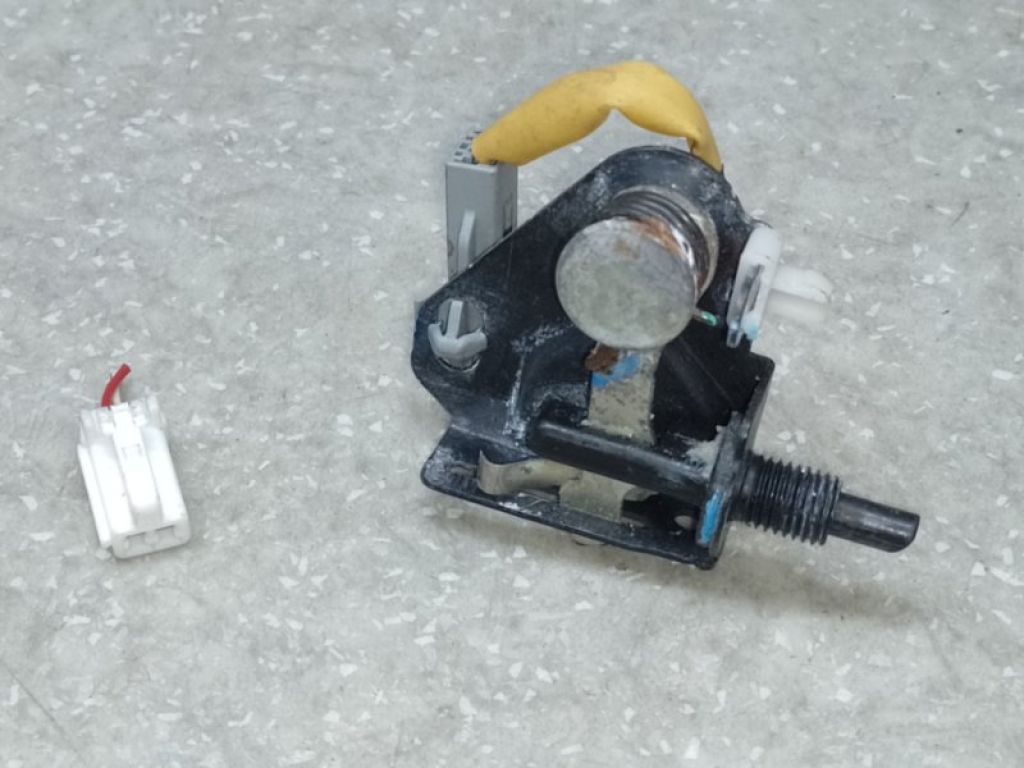 77037-33020 | Привід відкривання лючка бензобака TOYOTA CAMRY 40 06-11