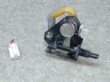 Привід відкривання лючка бензобака TOYOTA CAMRY 40 06-11