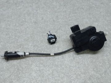 Привід відкривання лючка бензобака TOYOTA CAMRY 40 06-11
