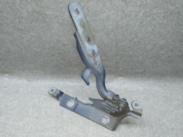 Петля капоту лів. CHEVROLET EQUINOX 09-17