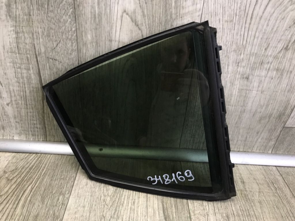 6812347030 | Скло дверей глухе задн. прав. TOYOTA PRIUS 16-