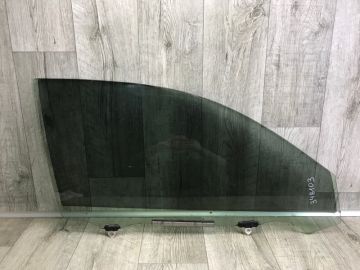 Скло дверей передн. прав. LEXUS CT200 11-17