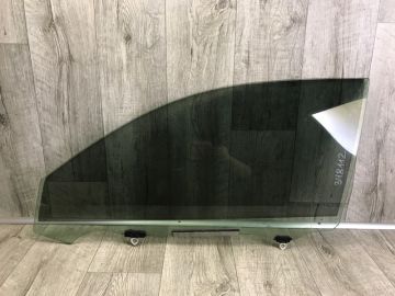 Скло дверей передн. лів. LEXUS CT200 11-17