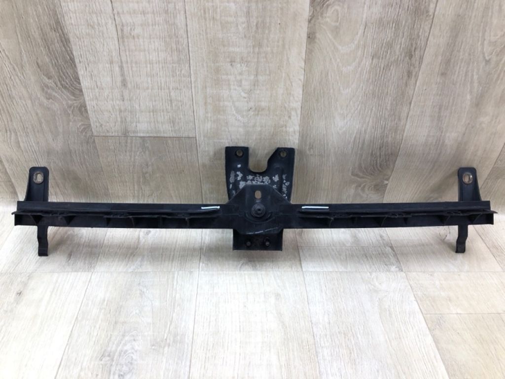 5C6805705D | Кронштейн решітки радіатора VOLKSWAGEN JETTA USA 10-17