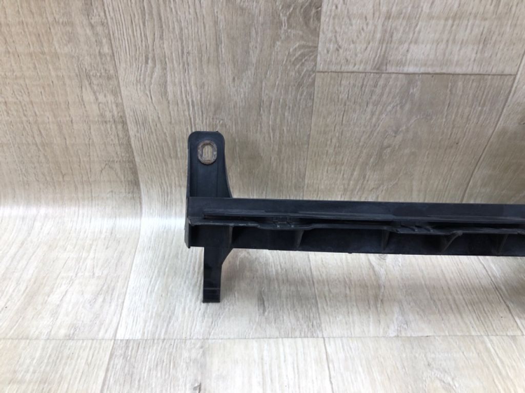 5C6805705D | Кронштейн решітки радіатора VOLKSWAGEN JETTA USA 10-17 - Фото 2