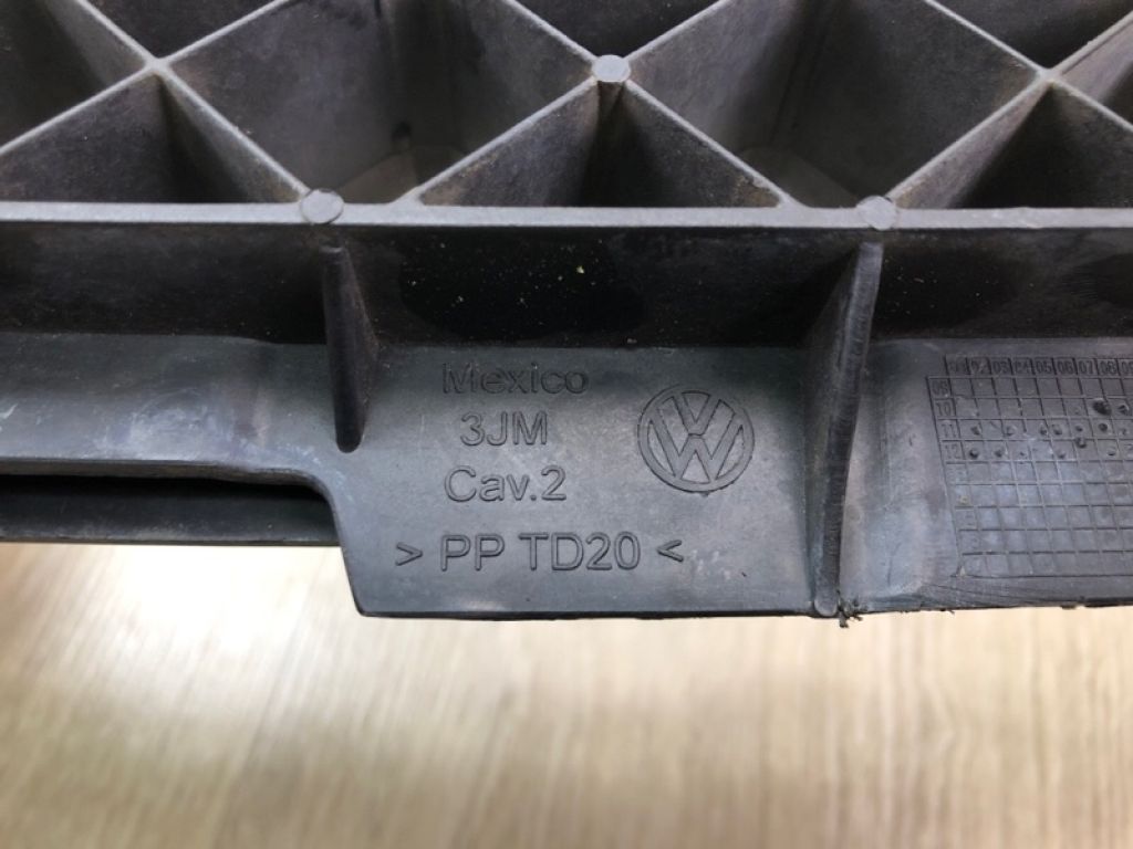 5C6805705D | Кронштейн решітки радіатора VOLKSWAGEN JETTA USA 10-17 - Фото 7