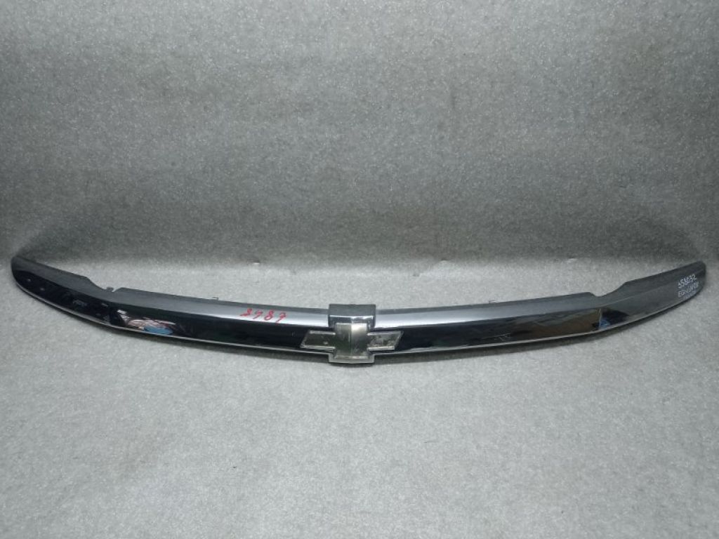 19120528 | Накладка (молдинг) решетки радиатора CHEVROLET EQUINOX 04-09