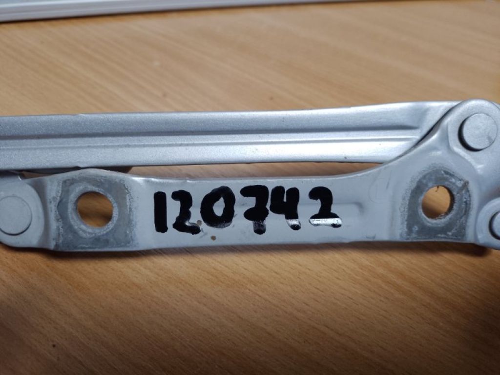 64520-30240 | Петля кришки багажника лів. LEXUS GS350 GS300 05-11 - Фото 2