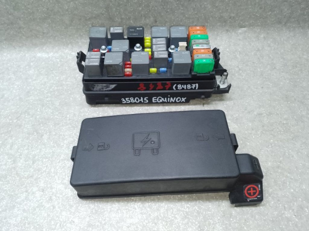 15787553 | Блок предохранителей моторный отсек CHEVROLET EQUINOX 04-09