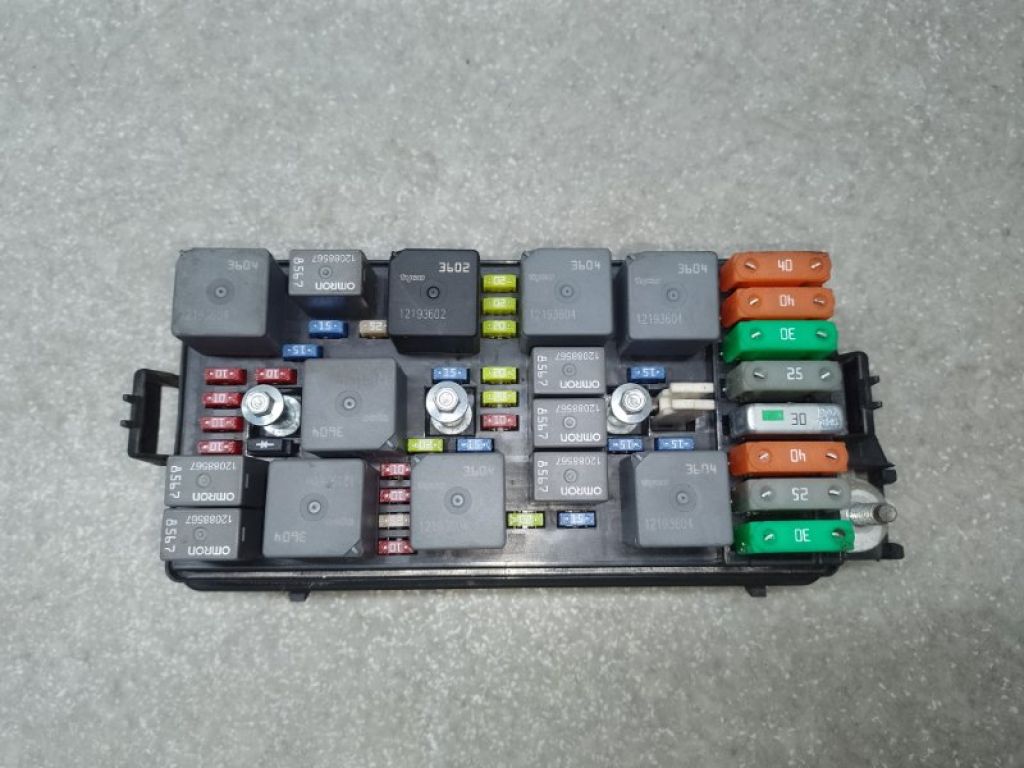 15787553 | Блок предохранителей моторный отсек CHEVROLET EQUINOX 04-09 - Фото 2