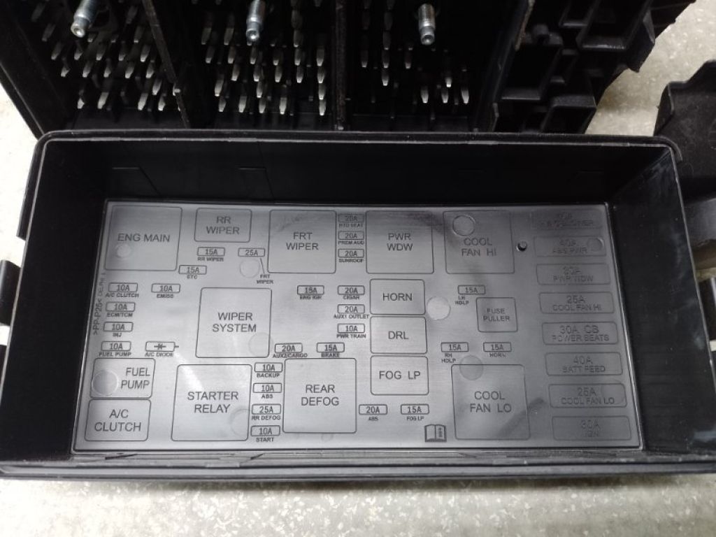 15787553 | Блок предохранителей моторный отсек CHEVROLET EQUINOX 04-09 - Фото 4