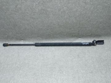 Амортизатор крышки багажника прав. CHEVROLET EQUINOX 04-09