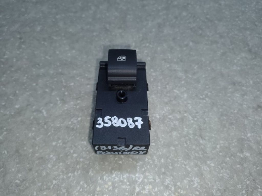 20933566 | Кнопка стеклоподъемника задн. CHEVROLET EQUINOX 09-17