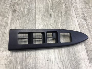 Накладка кнопок склопідйомника передн. лів. MITSUBISHI GALANT 03-12