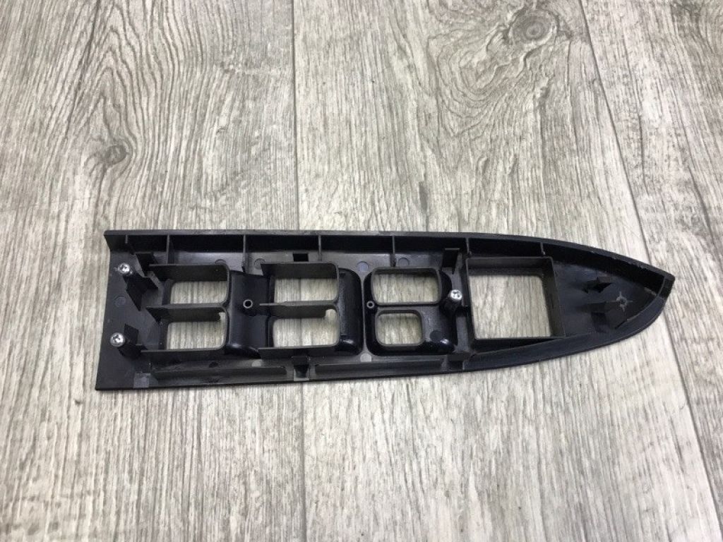 7221A577XA | Накладка кнопок склопідйомника передн. лів. MITSUBISHI GALANT 03-12 - Фото 2