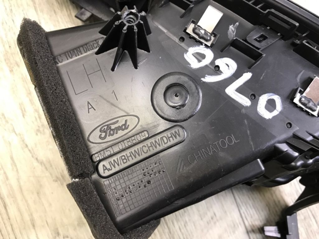 CV6Z-19893-GA | Дефлектор воздушный лев. FORD FOCUS 10-18 - Фото 5