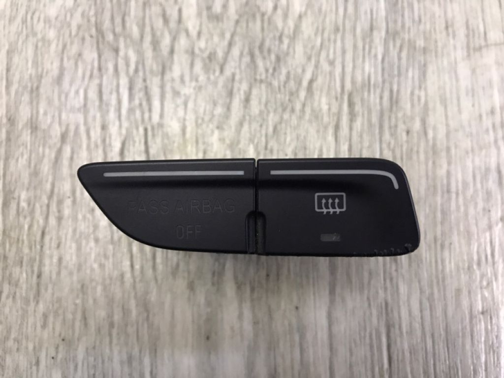 CP9Z-10A936-A | Кнопка обогрева заднего стекла FORD FOCUS 10-18