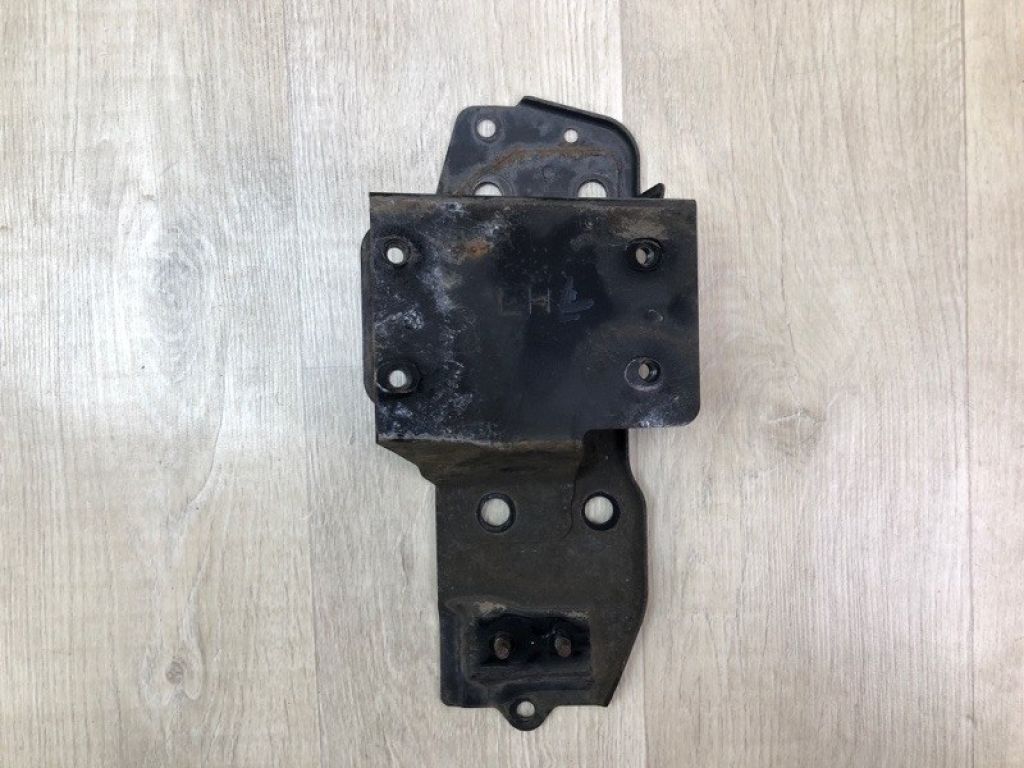 62211CG000 | Кронштейн підсилювача переднього бампера лів. INFINITI FX S50 03-08