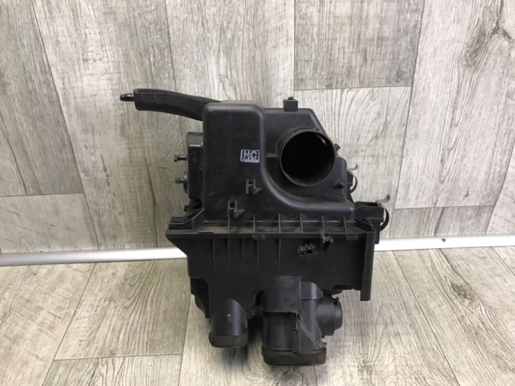 17700-0P096 | Корпус повітряного фільтра TOYOTA SIENNA 11-16