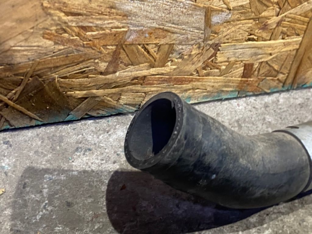 Патрубок системи охолодження SUZUKI GRAND VITARA 05-15 - Фото 4