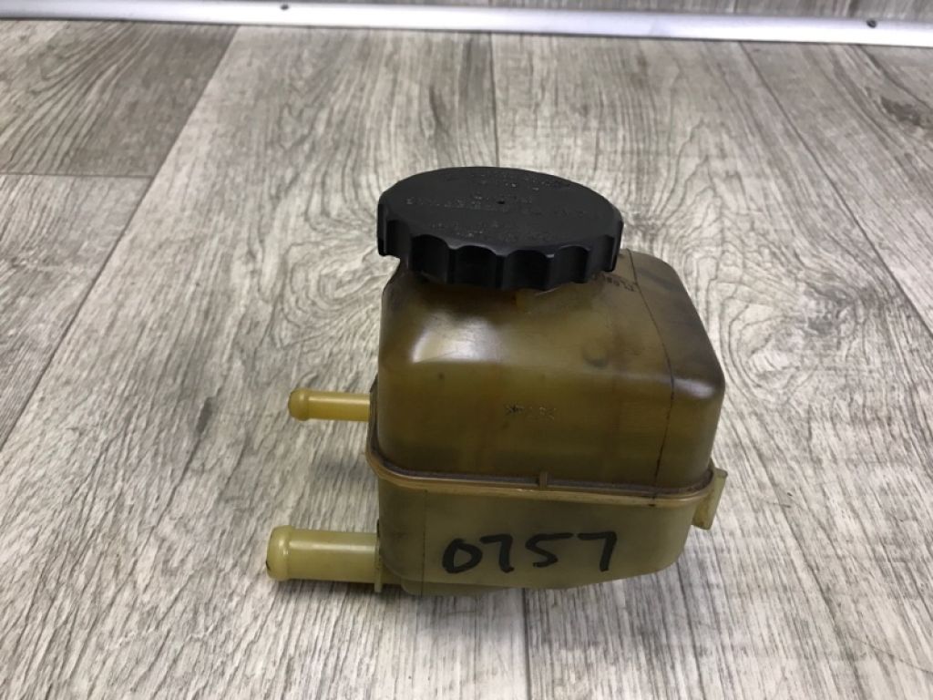 44360-33040 | Бачок гідропідсилювача керма TOYOTA CAMRY 30 02-06