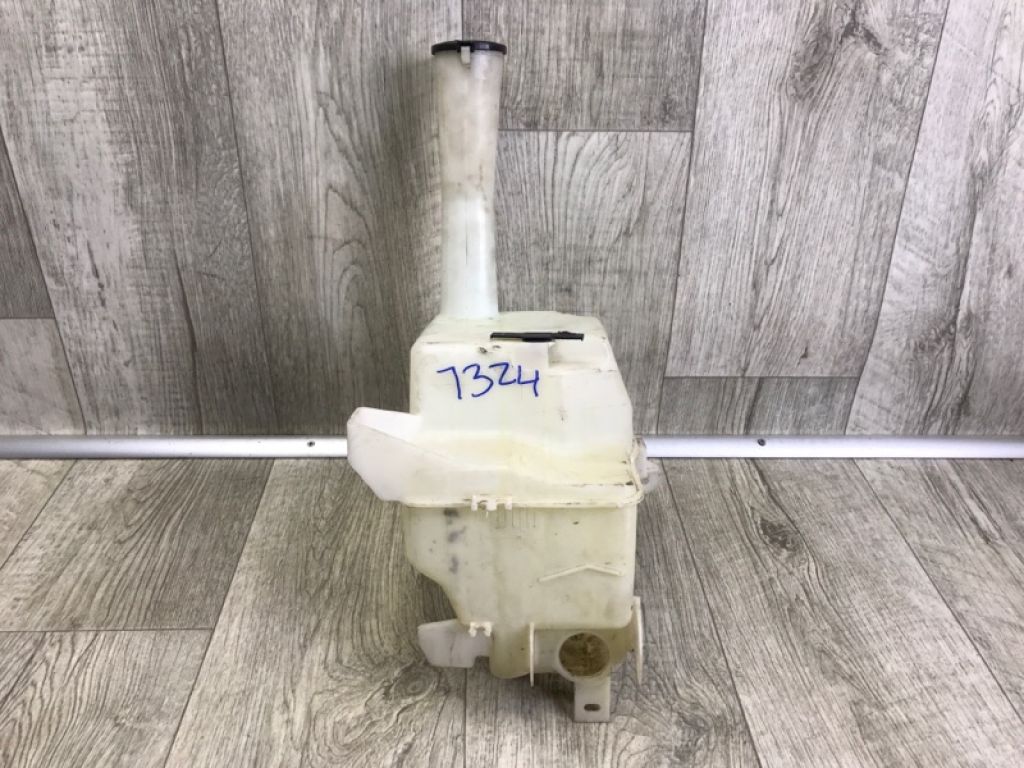 85315-AE010 | Бачок омивача TOYOTA SIENNA 11-16