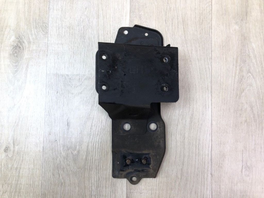 62211CG000 | Кронштейн підсилювача переднього бампера лів. INFINITI FX S50 03-08