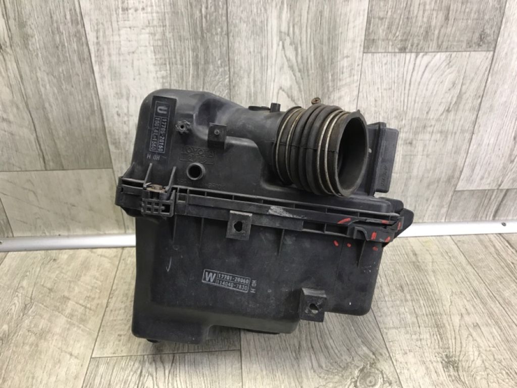 17700-20170 | Корпус воздушного фильтра TOYOTA CAMRY 30 02-06