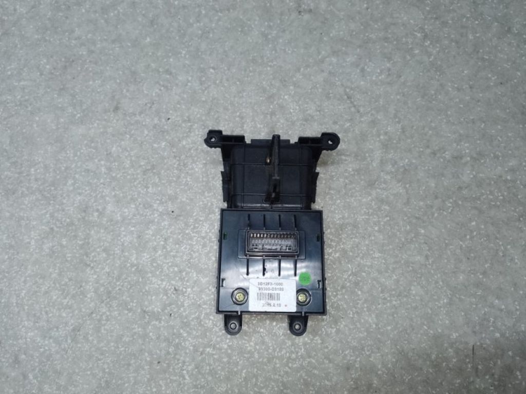 93300-D31804X | Блок кнопок консолі HYUNDAI TUCSON TL 15-20 - Фото 2