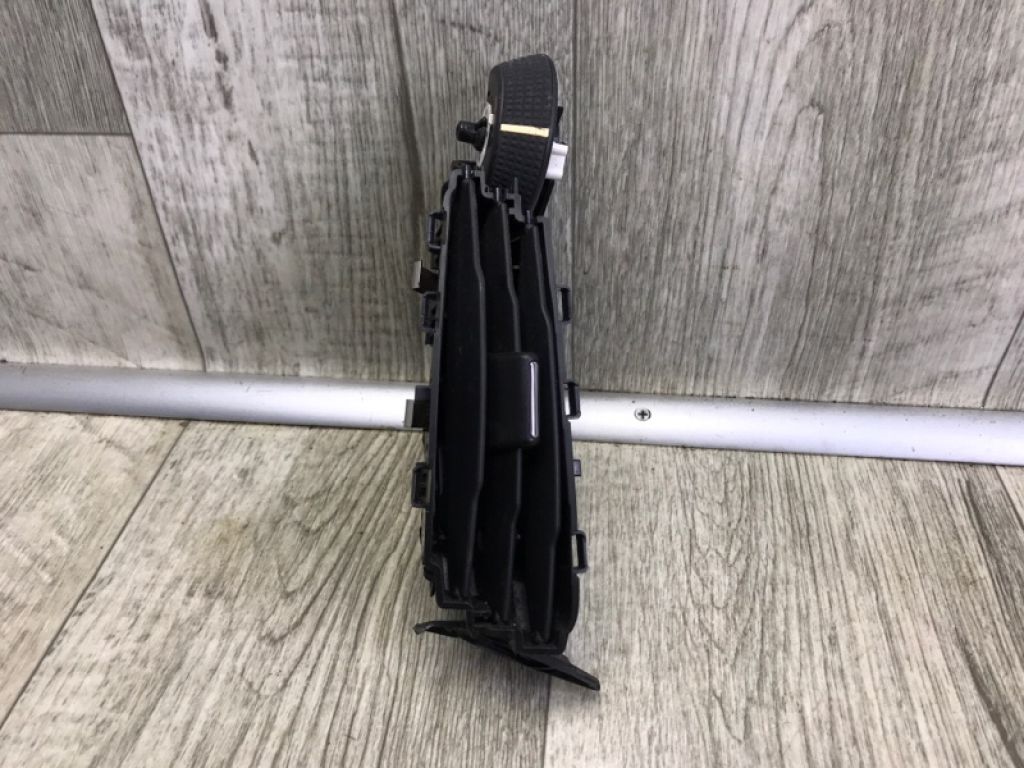 CV6Z-19893-CC | Дефлектор воздушный лев. FORD FOCUS 10-18