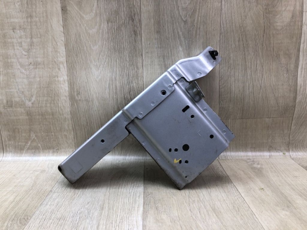 646051R300 | Кронштейн кріплення передньої панелі лів. HYUNDAI ACCENT RB 10-