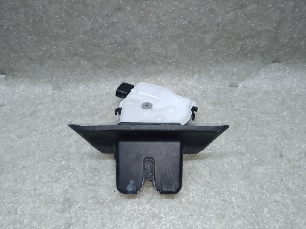 69350-47050 | Замок кришки багажника TOYOTA PRIUS 16- - Фото 2