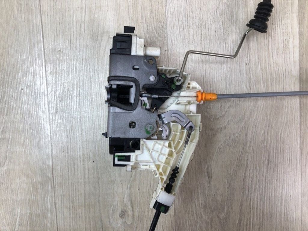 A 204 730 29 35 | Замок двері задн. лів. MERCEDES GL-CLASS X166 12-16 - Фото 2