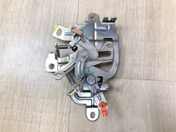 Замок двері задн. лів. TOYOTA TACOMA 05-15