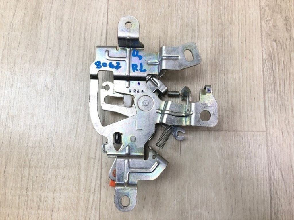 69640-04010 | Замок двері задн. лів. TOYOTA TACOMA 05-15 - Фото 2