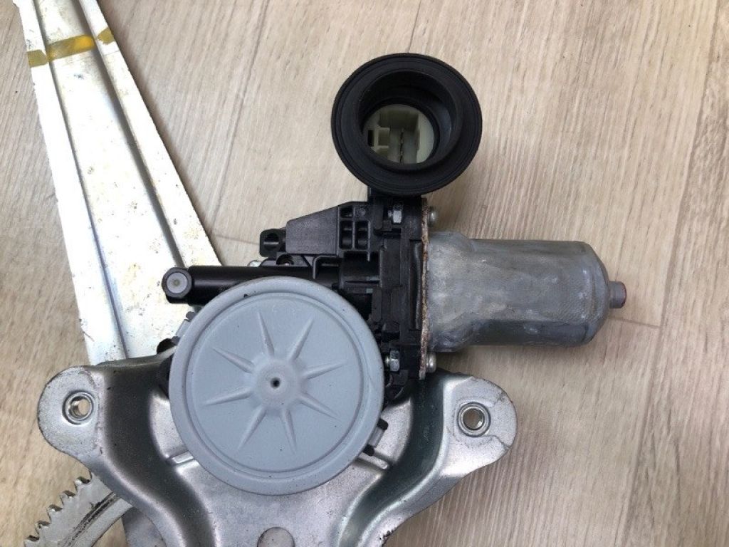 69804-33050 | Склопідйомник задн. лів. TOYOTA CAMRY 40 06-11 - Фото 3