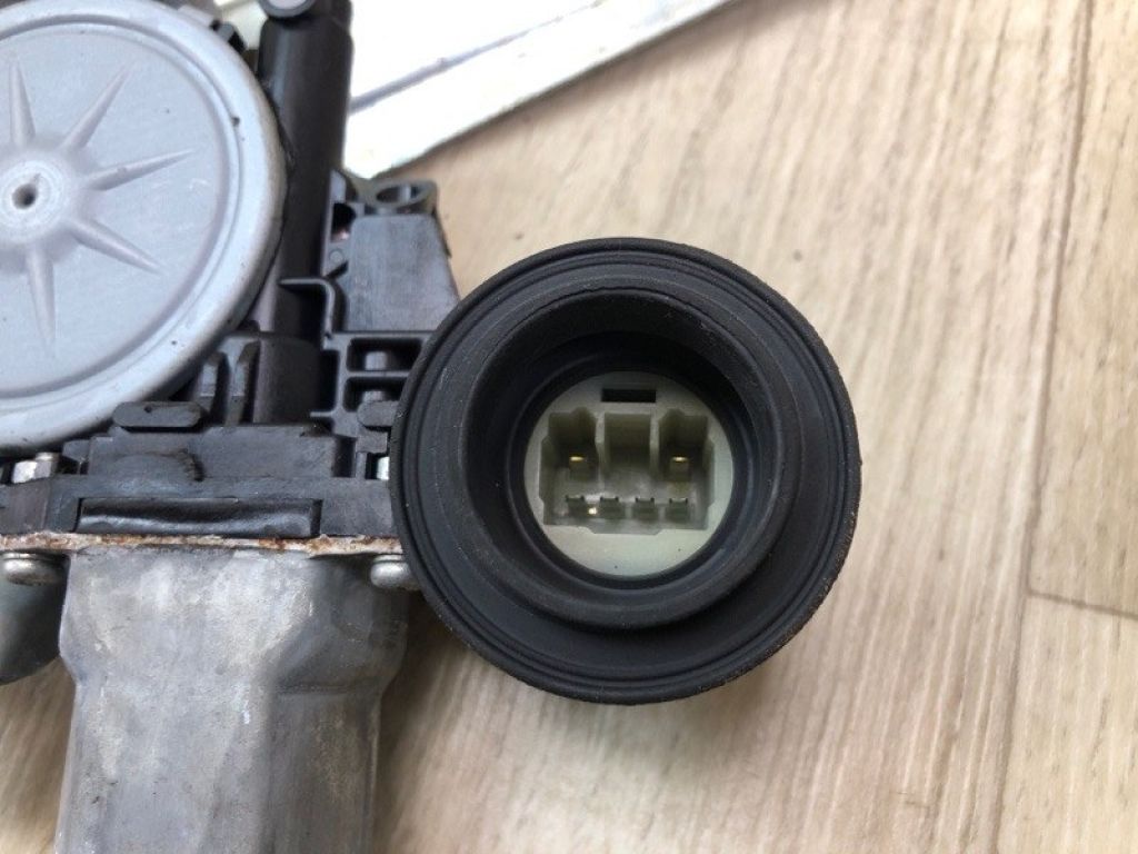 69804-33050 | Склопідйомник задн. лів. TOYOTA CAMRY 40 06-11 - Фото 4