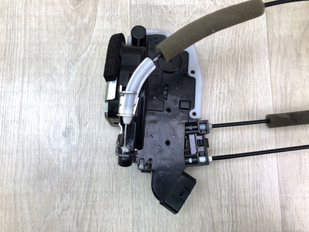 82500-3BA1A | Замок двері задн. прав. NISSAN VERSA B17 11-19 - Фото 4