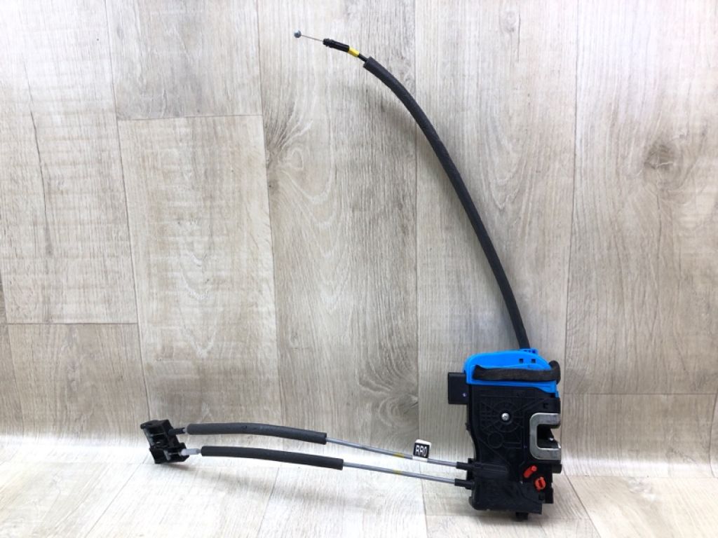 81420-2V000 | Замок двері задн. прав. HYUNDAI VELOSTER 11-18