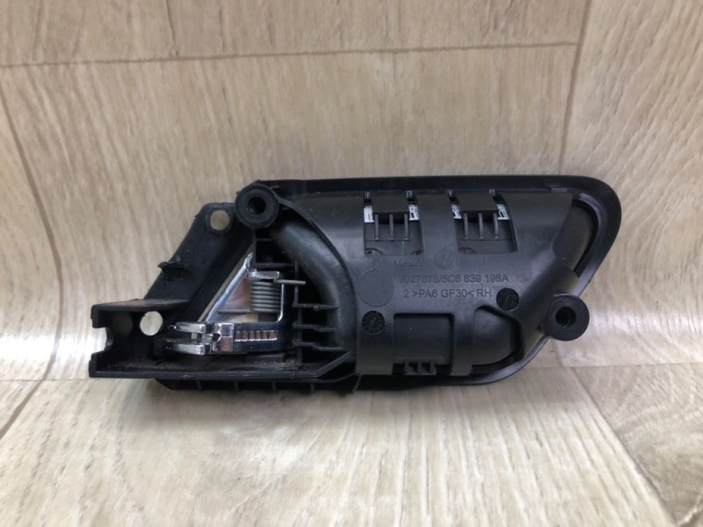 5C6 839 114 B UAQ | Ручка дверей внутрішня задн. прав. VOLKSWAGEN JETTA USA 10-17 - Фото 2