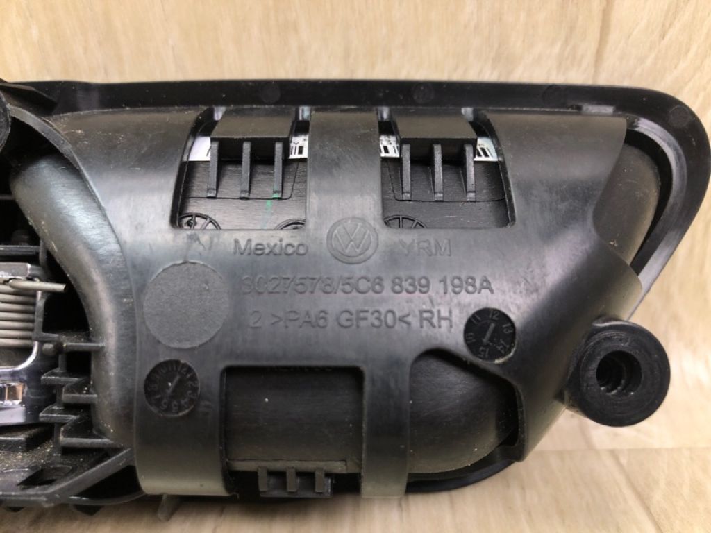 5C6 839 114 B UAQ | Ручка дверей внутрішня задн. прав. VOLKSWAGEN JETTA USA 10-17 - Фото 4