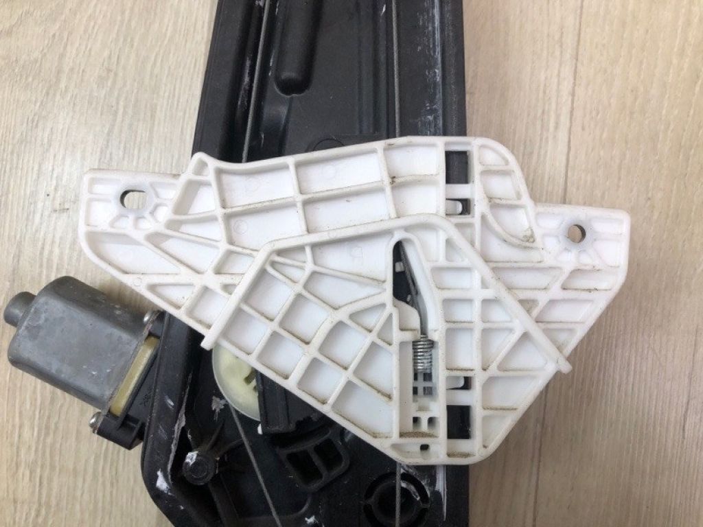 83402-2V000 | Склопідйомник задн. прав. HYUNDAI VELOSTER 11-18 - Фото 4